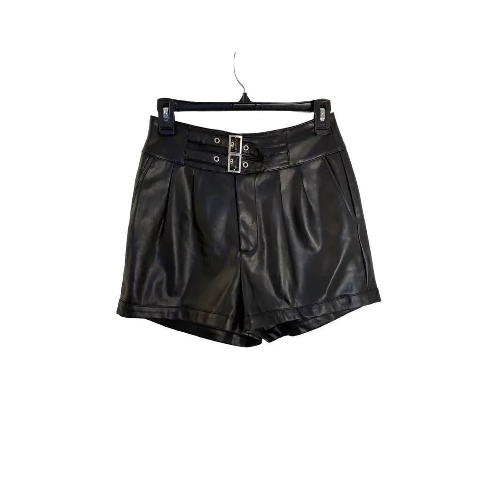 Forever, 21 women’s faux leather belted black shorts with pockets, size small ￼